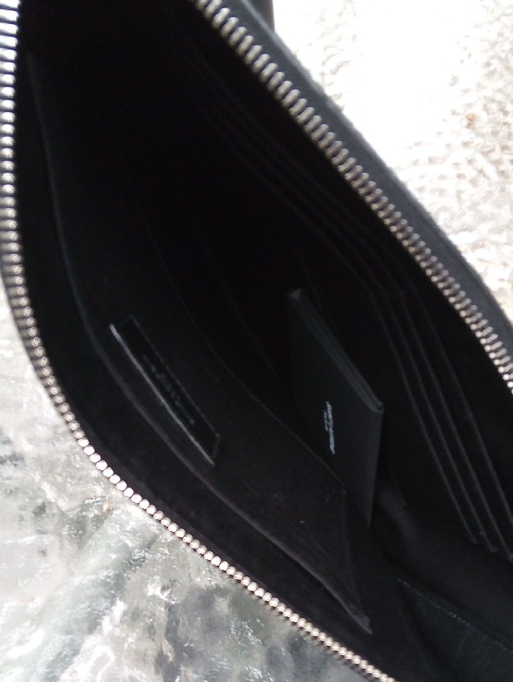Authentic Yves Saint Laurent Black Leather Hand Bag 530013 - Picture 7 of 15